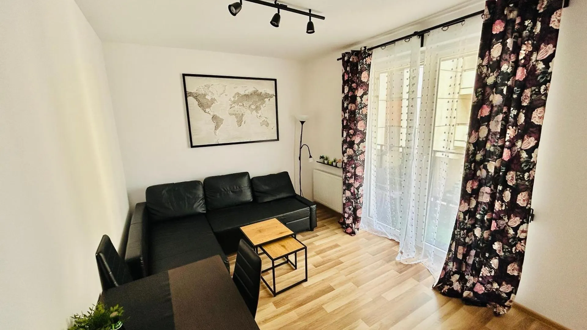 Apartament, Free Parking, Blisko Rynek-Dworzec Pkp-Pks, Sklepy Wroclaw 0*,  Poland
